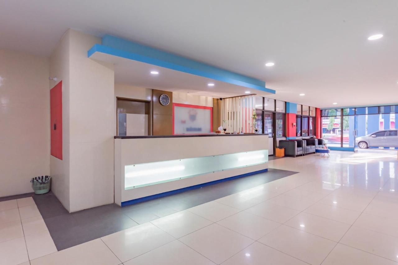 Отель Reddoorz Near Plaza Balikpapan Экстерьер фото